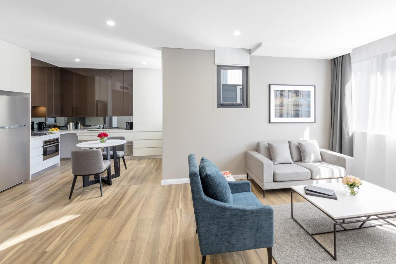 Meriton Suites Coward Street, Mascot Sydney Zewnętrze zdjęcie A staged apartment at 100 East End Avenue