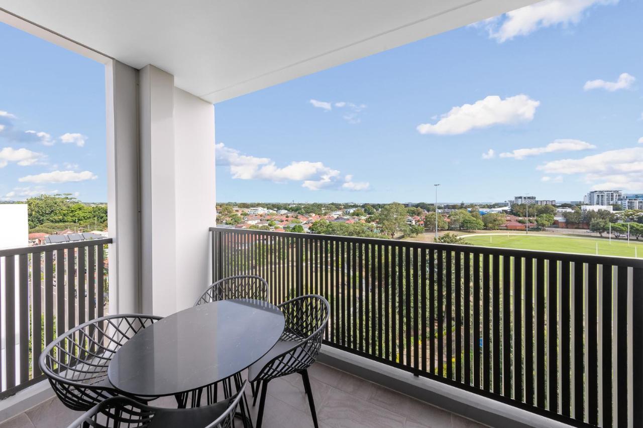 Meriton Suites Coward Street, Mascot Sydney Zewnętrze zdjęcie Balcony
