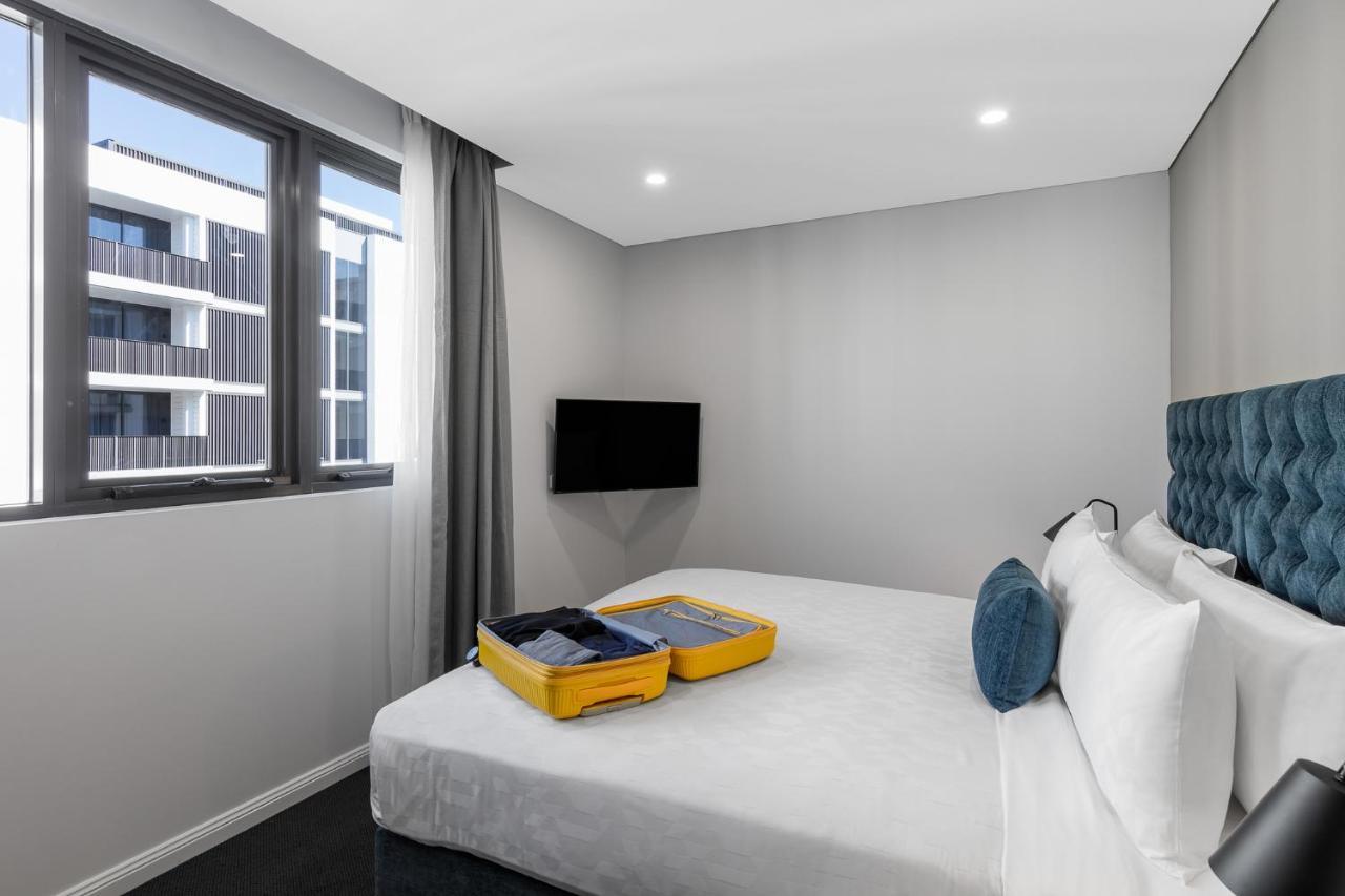 Meriton Suites Coward Street, Mascot Sydney Zewnętrze zdjęcie A bedroom at the hotel